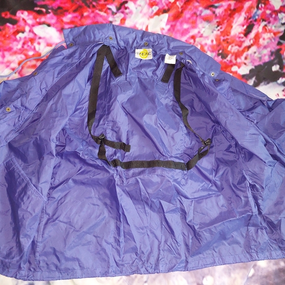ISPO Windbreaker / Rain Jacket Backpack - Picture 2 of 8